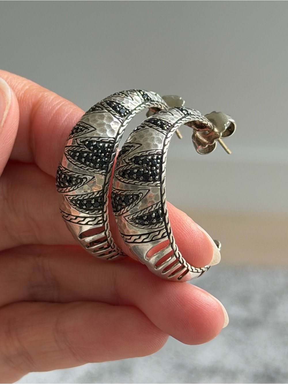 JOHN HARDY STERLING SILVER PALU MACAN BLACK SAPPHIRE HOOP EARRINGS